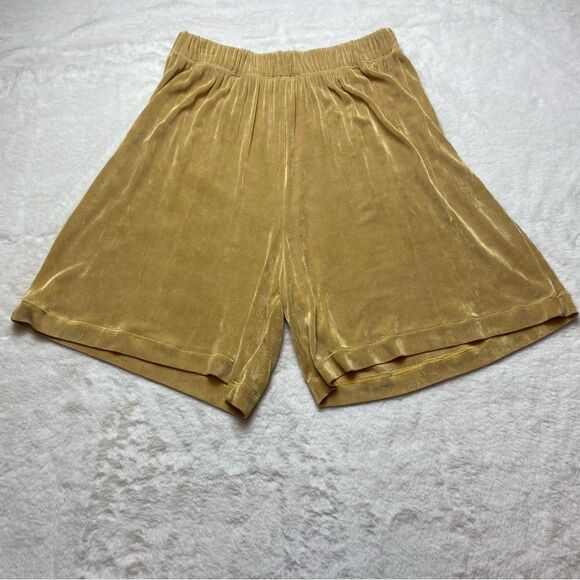 BCBG Paris Knits Vintage Gold Tone Shimmering Pull On Shorts - Picture 1 of 8